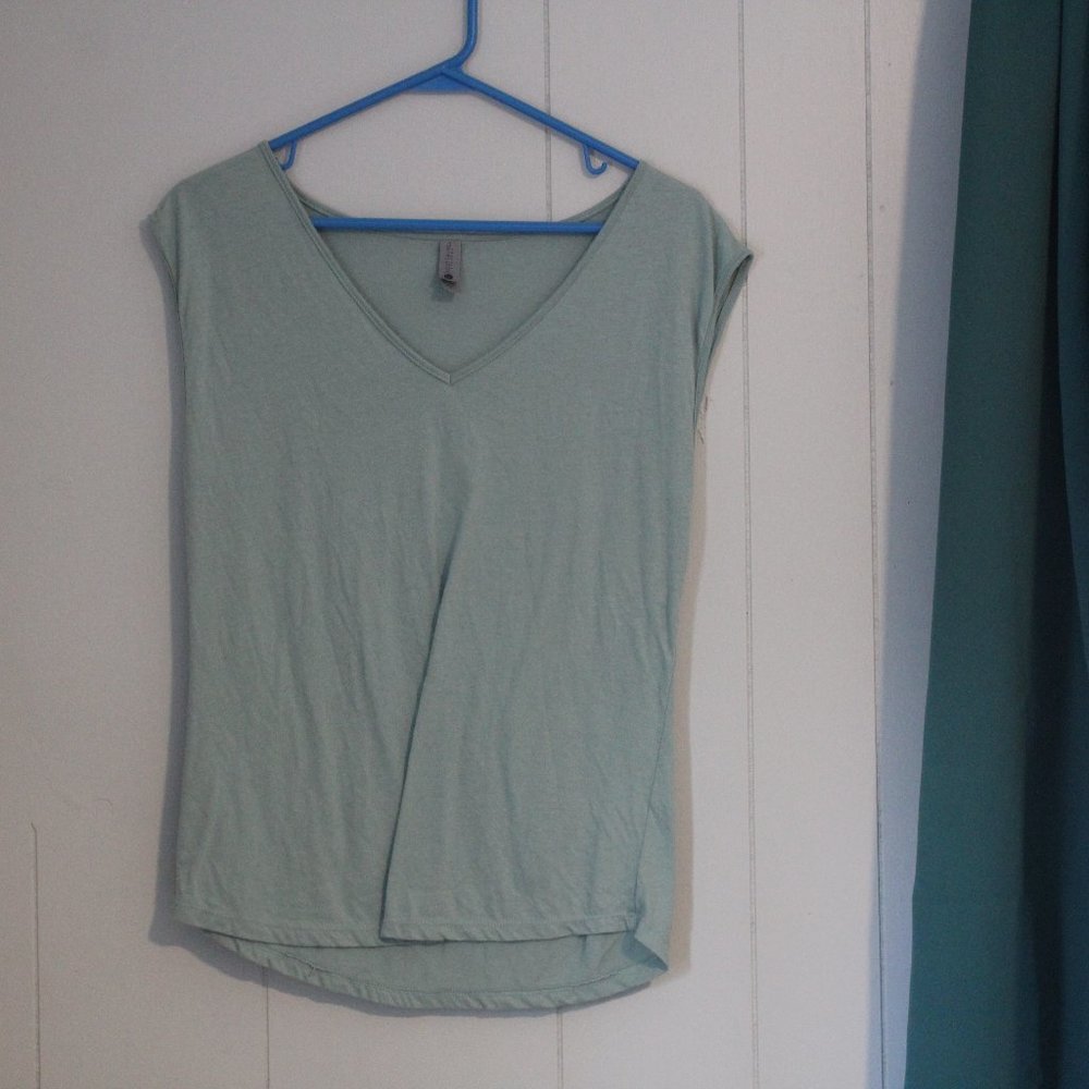 v-neck, sleeveless layering tank top